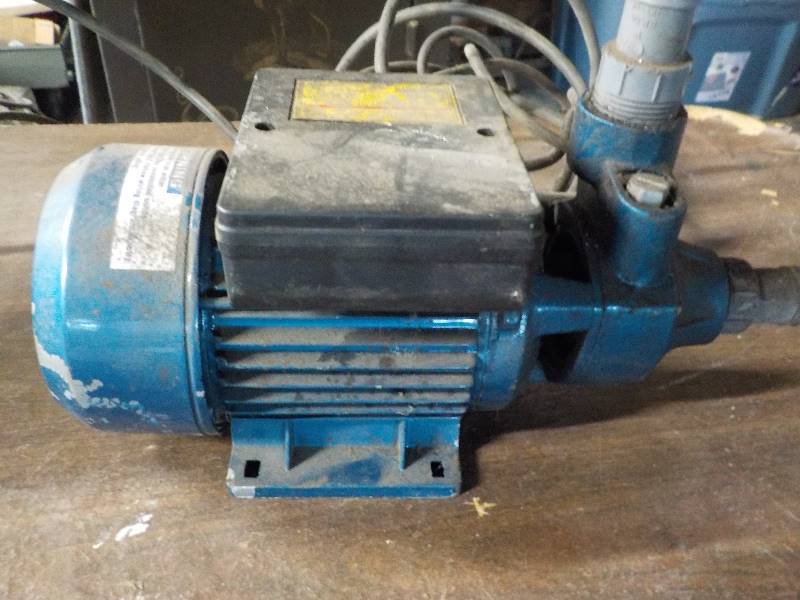 lot 3810 image: 1 clear water pump 12 HP 110V (WORKS)