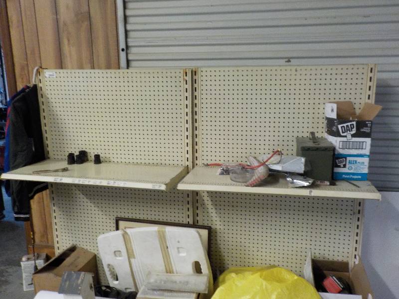 lot 3813 image: Gondola shelf