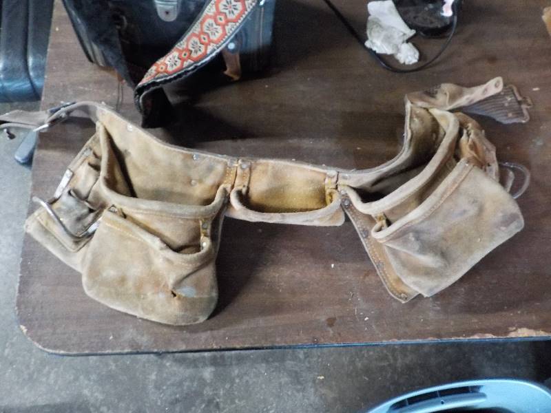 lot 3817 image: leather tool belt