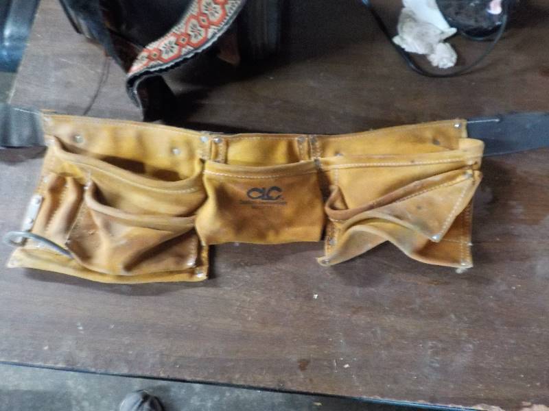 lot 3818 image: leather tool belt