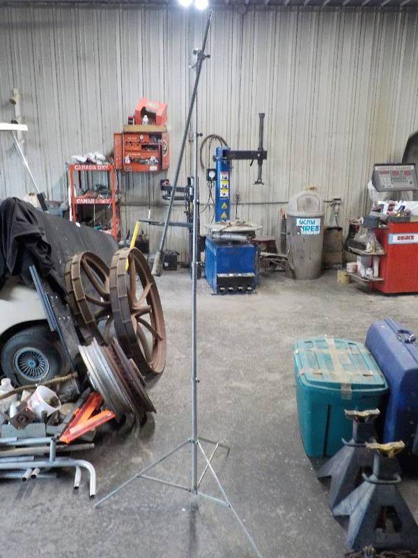 lot 3823 image: camera flash tripod