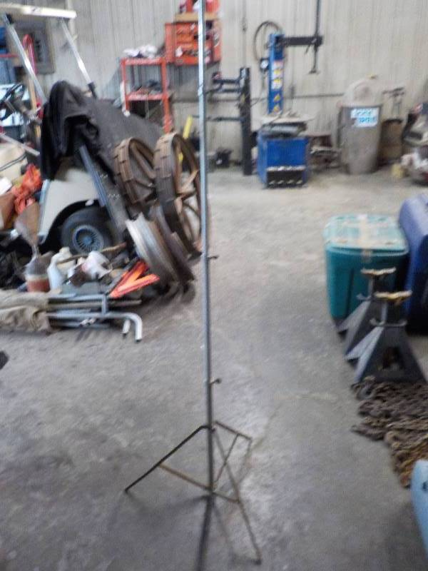 lot 3826 image: camera flash tripod