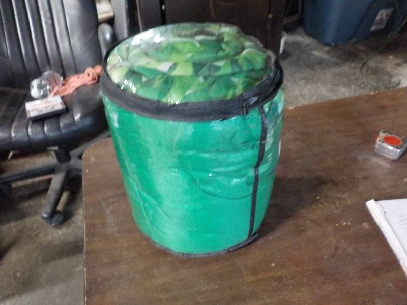 lot 3831 image: kids new camo sleeping bag