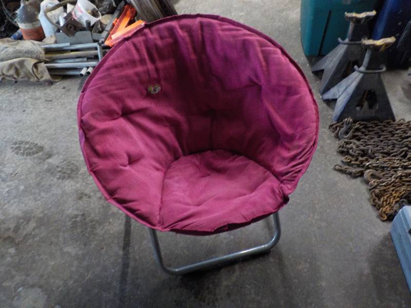 lot 3832 image: kids folding chair