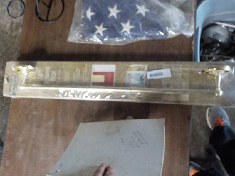 lot 3834 image: towel rack