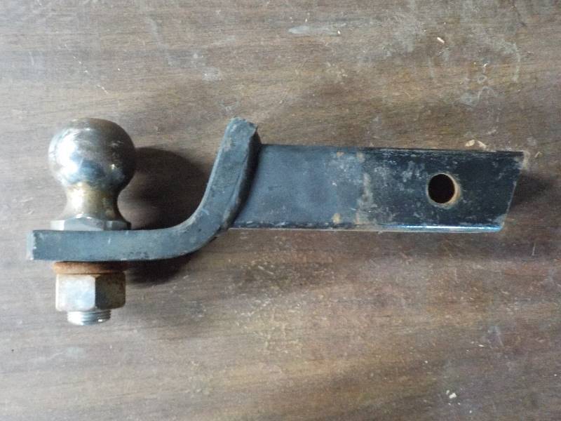 lot 3837 image: hitch w 2 ball