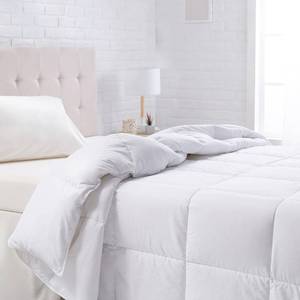 lot 83425 image: Amazon Basics White Down Alternative Comforter and Duvet Insert with Corner Tabs (FullQueen, All-Season)