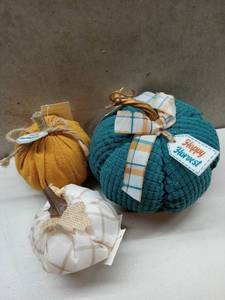 lot 20795 image: 3 Fall fabric pumpkins