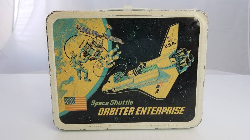 lot 3699 image: 1977 Space Shuttle Orbiter Enterprise Vintage Metal Lunch Box