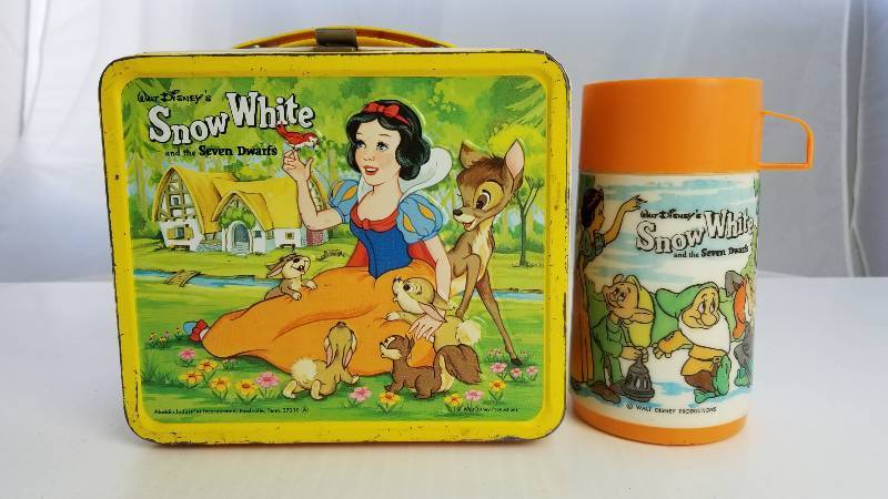 lot 3704 image: 1975  Walt Disneys Snow White and the Seven Dwarfs with Aladdin Thermo bottle Vintage Metal Lunch Box