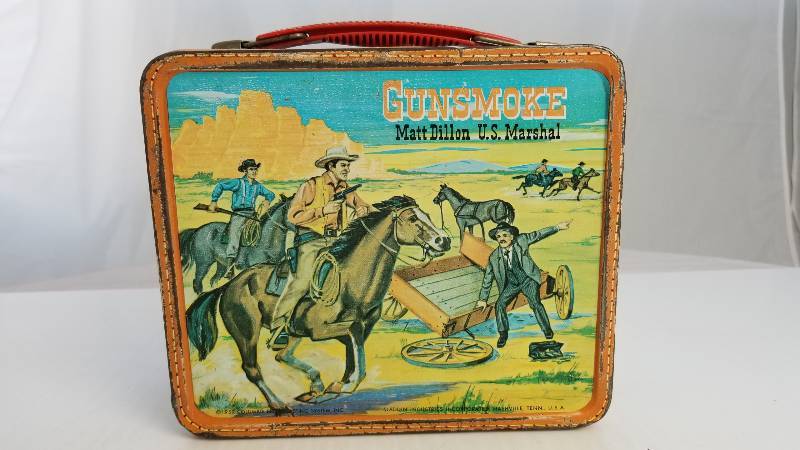 lot 3714 image: 1959 Gunsmoke Matt Dillon U.S. Marshal  Vintage Metal Lunch Box