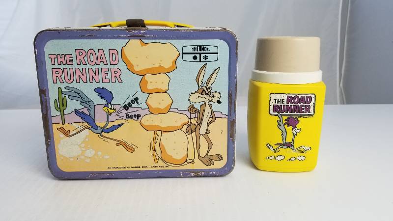 lot 3727 image: 1973  The Road Runner with Aladdin Thermo bottle  Vintage Metal Lunch Box