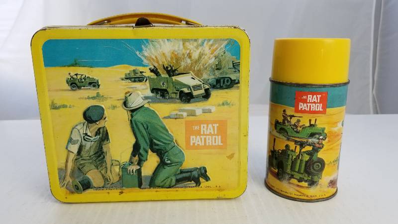 lot 3736 image: 1967 Rat Patrol w Aladdin Half Pint 8oz Glass Lined Bottle Vintage Metal Lunch Box