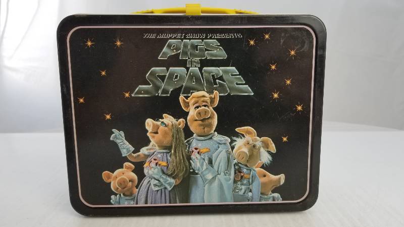 lot 3737 image: 1977 Pigs In Space Vintage Metal Lunch Box