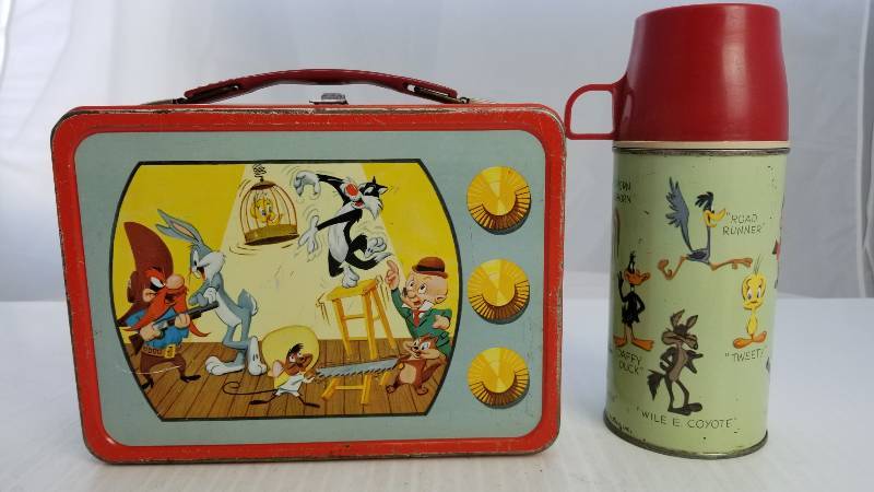 lot 3738 image: 1959 Looney Tunes TV W Holtemp10oz Glass Lined Vacuum Bottle Vintage Metal Lunch Box
