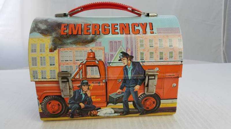 lot 3746 image: 1977 Emergancy Vintage Metal Lunch Box