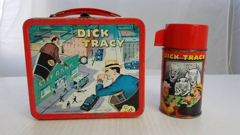 lot 3749 image: 1967 Dick Tracy W Aladdin Half Pint 8oz. Glass Lined Vacuum Bottle Vintage Metal Lunch Box