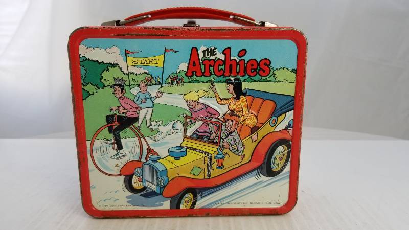 lot 3750 image: 1969 The Archies Vintage Metal Lunch Box