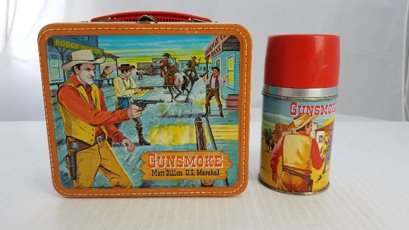lot 3756 image: 1959 Gunsmoke Matt Dillon US Mashal W Aladdin Half Pint Vacuum Bottle   Vintage Metal Lunch Box
