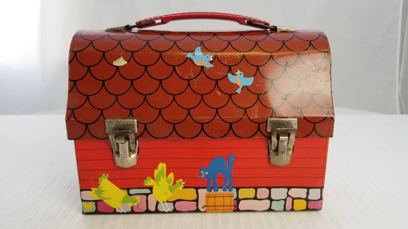 lot 3758 image: 1971 Red Barn Vintage Metal Lunch Box
