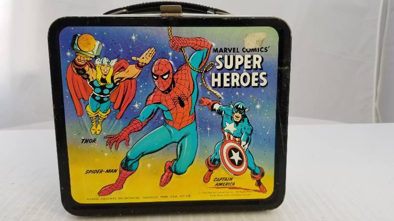 lot 3787 image: 1976 Marvel Comics Super Heroes Vintage Metal Lunch Box