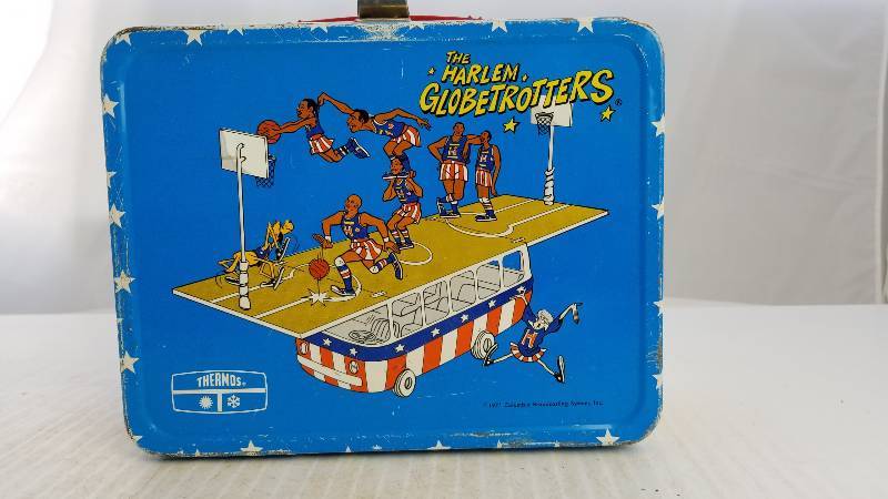 lot 3790 image: 1971 Harlem Globtrotters Vintage Metal Lunch Box
