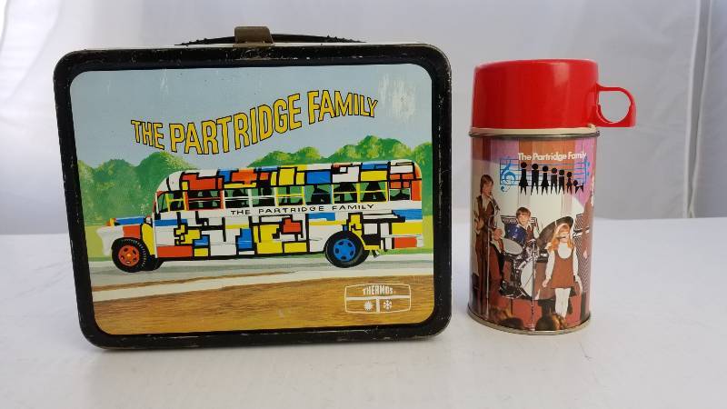 lot 3796 image: 1971 The Partridge Family W Half Pint Glass Lined Vacuum Bottle Vintage Metal Lunch Box