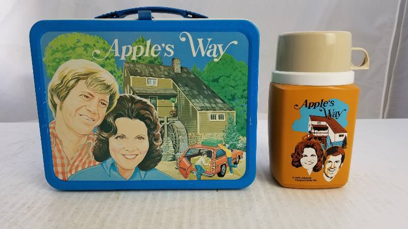 lot 3823 image: 1975 Apples Way W 8oz King Seeley Thermos Vintage Metal Lunch Box