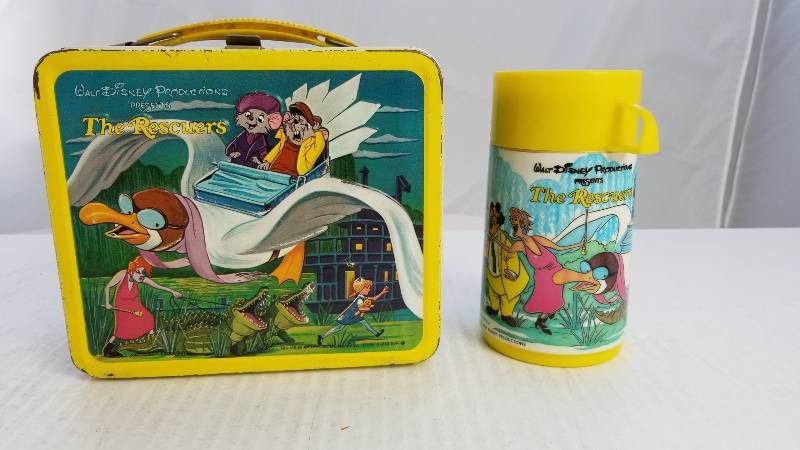 lot 3825 image: 1977 The Rescuers W 8oz Aladdin Thermo Bottle Vintage Metal Lunch Box