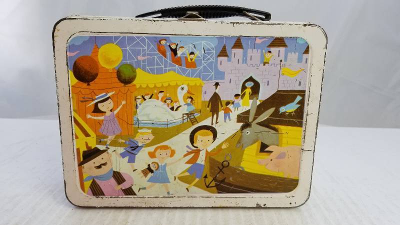 lot 3829 image: 1959 Carnival Vintage Metal Lunch Box