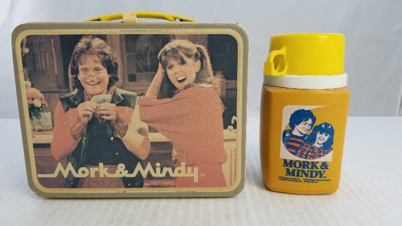 lot 3839 image: 1979 Mork & Mindy W 8oz Thermo Bottle Vintage Metal Lunch Box