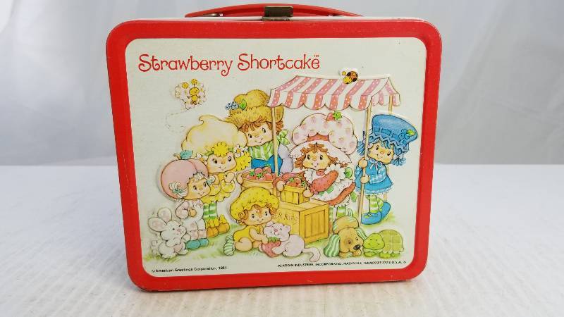 lot 3846 image: 1981 Strawberry Shortcake Vintage Metal Lunch Box