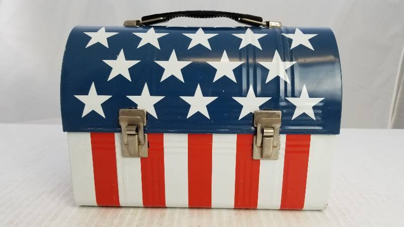 lot 3852 image: 1970 Stars & Stripes Vintage Metal Lunch Box