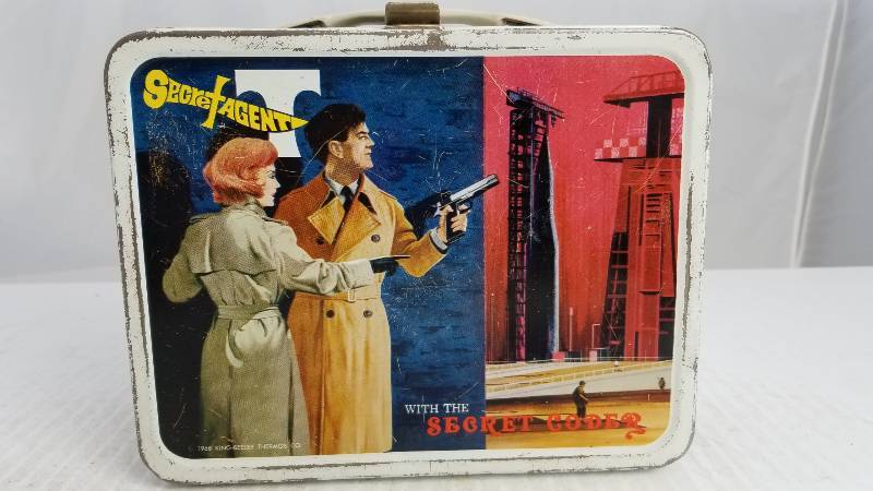 lot 3859 image: 1968 Secret Agent Vintage Metal Lunch Box