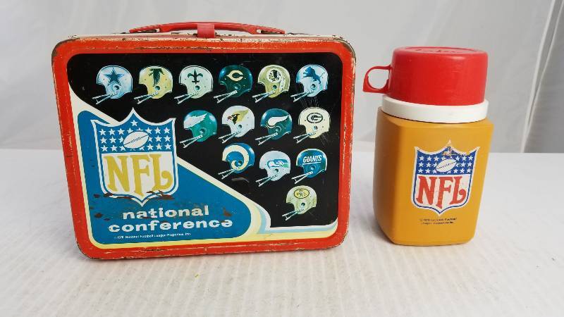 lot 3869 image: 1976 NFL W8oz King Seely Thermos Vintage Metal Lunch Box
