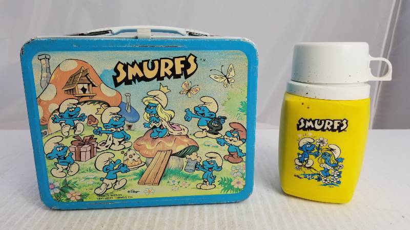 lot 3873 image: 1983 SmurfsW 8oz King Seeley Thermos Vintage Metal Lunch Box