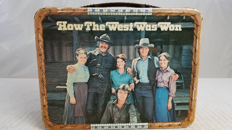 lot 3884 image: 1979 How the West was Won Vintage Metal Lunch Box