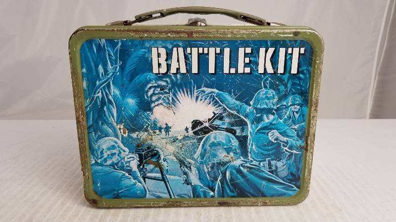 lot 3888 image: 1965 Battle Kit Vintage Metal Lunch Box