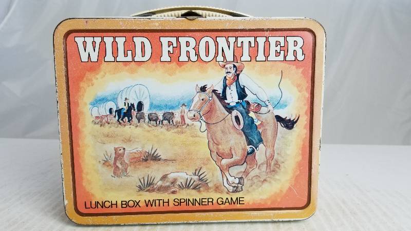lot 3889 image: 1977 Wild Frontier Lunch Box with Spinner Game Vintage Metal Lunch Box