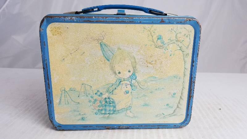lot 3897 image: 1976 Betsy Clark Vintage Metal Lunch Box