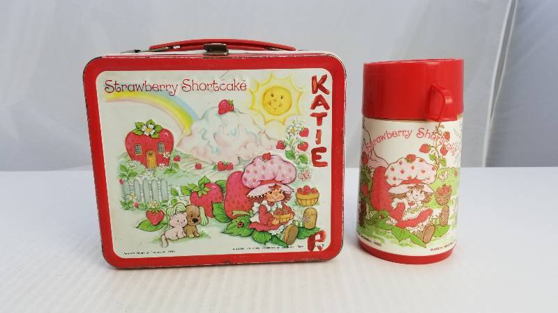 lot 3911 image: 1980 Strawberry Shortcake W Aladden 8os Thermo Bottle Vintage Metal Lunch Box