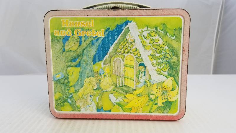lot 3914 image: 1982 Hansel and Gretel Vintage Metal Lunch Box