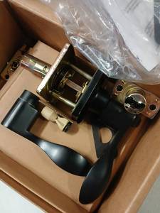 lot 10018 image: Amazon Basics Contemporary Door Lever