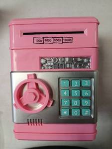 lot 10085 image: Creative Toys Money Box