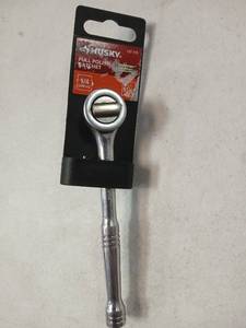 lot 10134 image: Husky Full Polish Ratchet 14 Drive