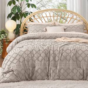 lot 8916 image: Bedsure King Size Comforter Set - Linen Comforter, Boho Tufted Shabby Chic Bedding Comforter Set, 3 Pieces Vintage Farmhouse Bed Set for All Seasons, Fluffy Soft Bedding Set with 2 Pillow Shams