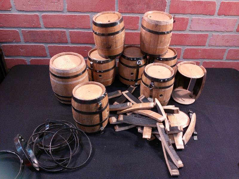 lot 6 image: Saint Bernard Neck Barrels, Kegs or Casks