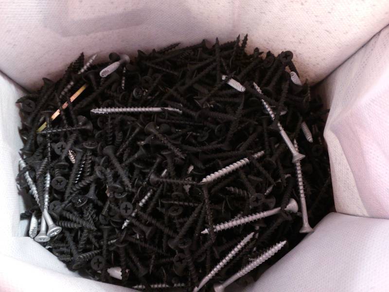 lot 16 image: Screws (Wood  Drywall Type)