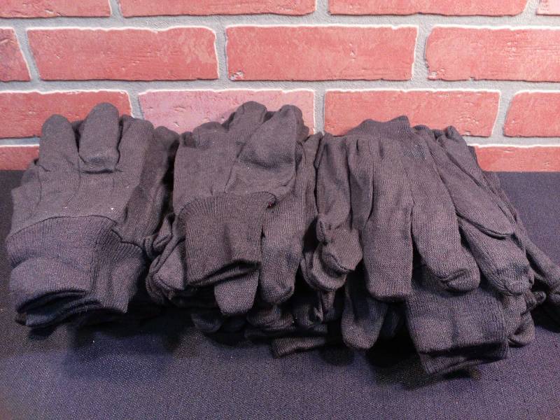 lot 17 image: Knit Work Gloves