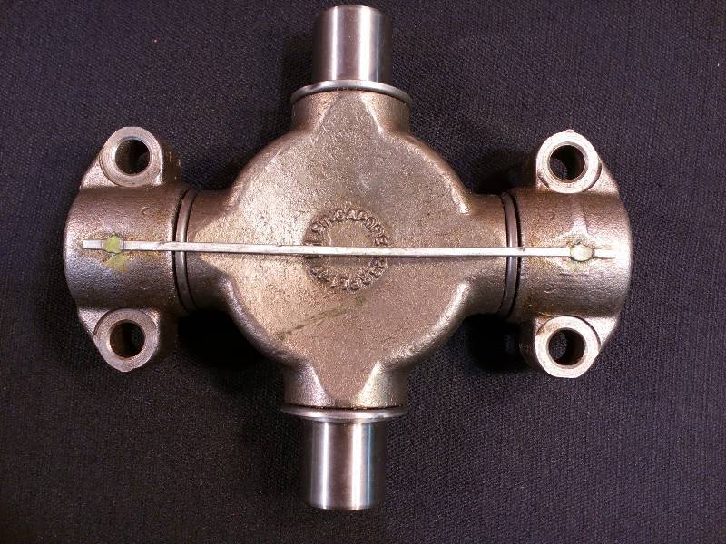 lot 20 image: Universal U Joint - HD Truck